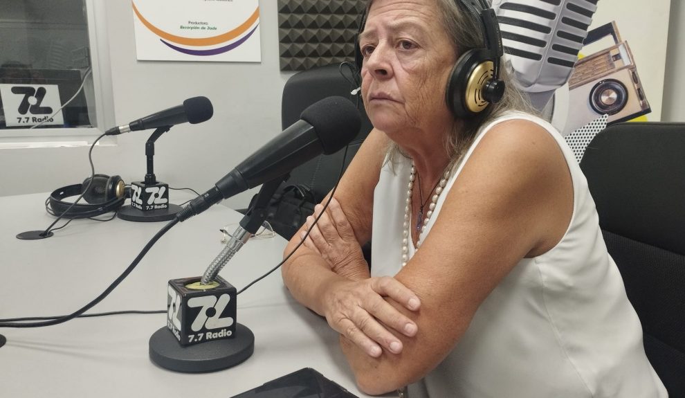 Mercedes Fernández-Couto en los estudios de El Espejo Canario Mercedes Fernández-Couto en los estudios de El Espejo Canario