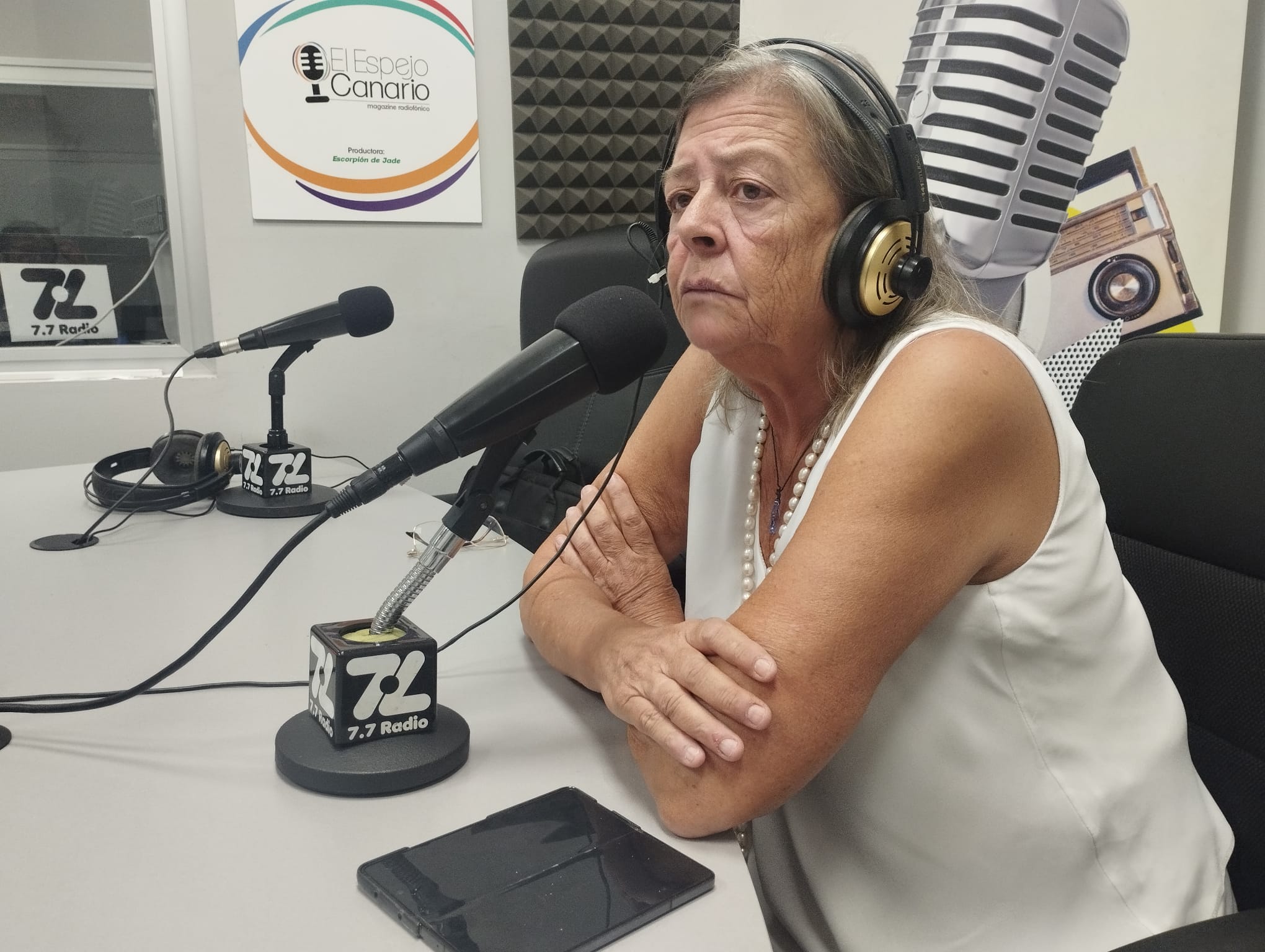Mercedes Fernández-Couto en los estudios de El Espejo Canario Mercedes Fernández-Couto en los estudios de El Espejo Canario