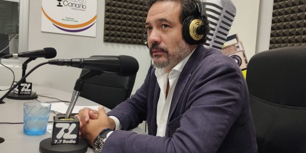 Guillermo Mariscal en los estudios de El Espejo Canario