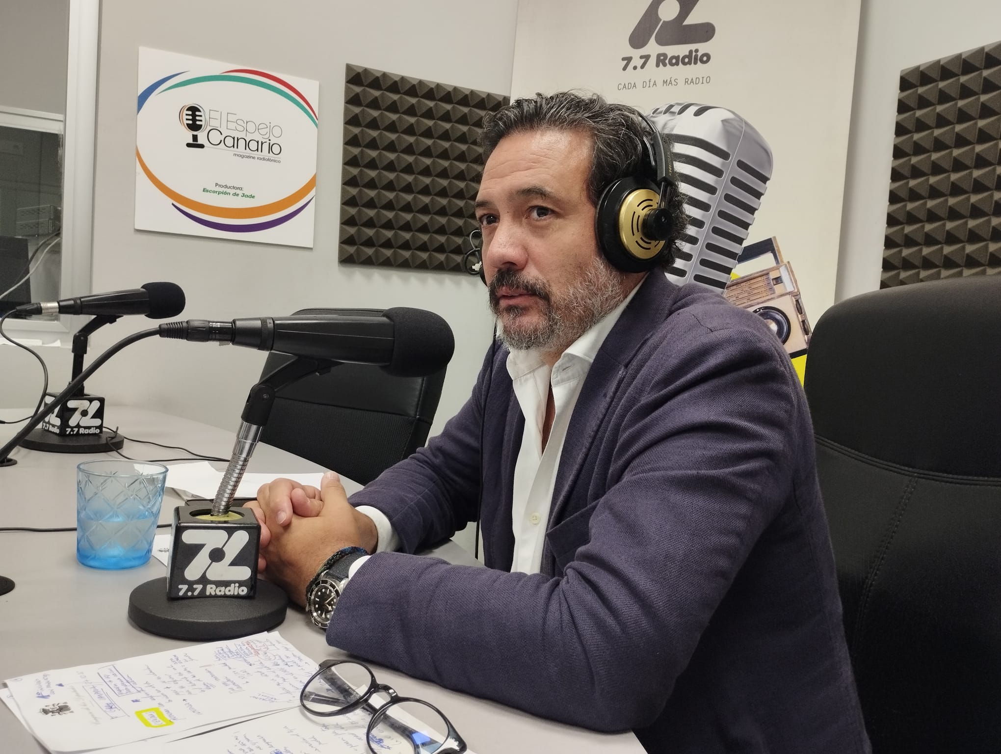 Guillermo Mariscal en los estudios de El Espejo Canario