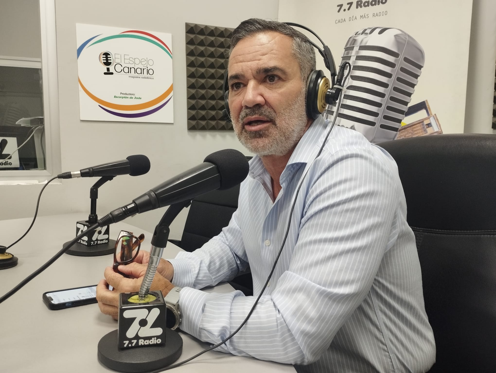 José Socas en los estudios de El Espejo Canario