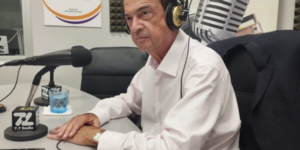Javier Cruz en los estudios de El Espejo Canario