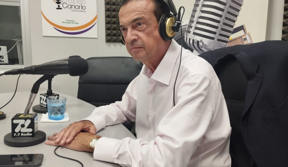 Javier Cruz en los estudios de El Espejo Canario Javier Cruz en los estudios de El Espejo Canario