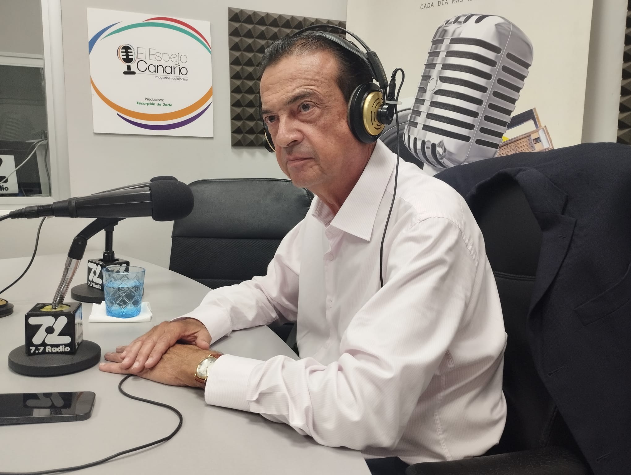 Javier Cruz en los estudios de El Espejo Canario