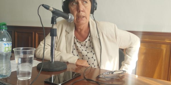 Blanca Pérez en el set de El Espejo Canario en el Cabildo de Tenerife