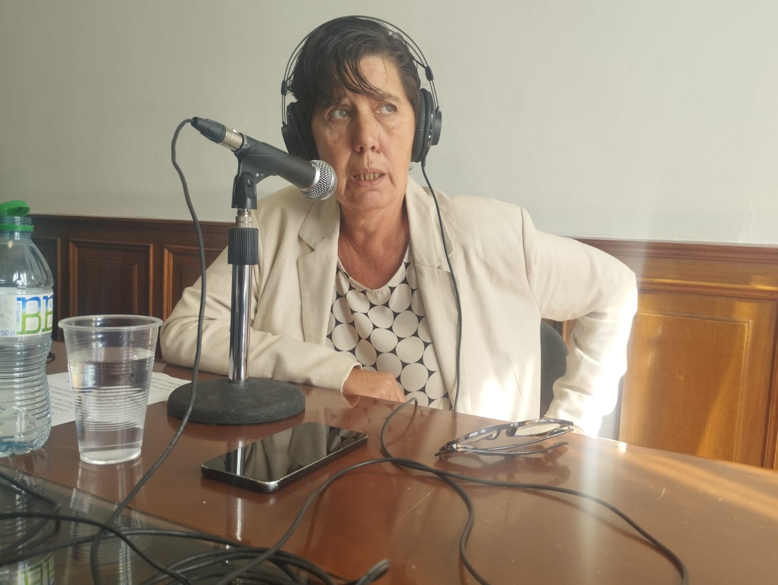 Blanca Pérez en el set de El Espejo Canario en el Cabildo de Tenerife