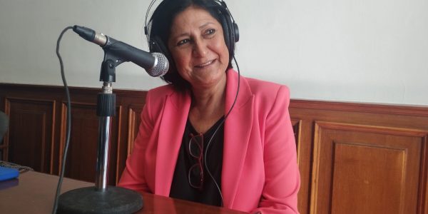 Eulalia García en el set de El Espejo Canario en el Cabildo de Tenerife