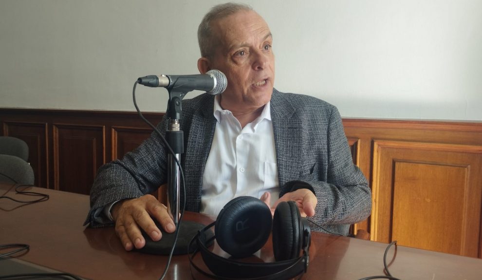 Efrain Medina en el set de El Espejo Canario en el Cabildo de Tenerife Efrain Medina en el set de El Espejo Canario en el Cabildo de Tenerife