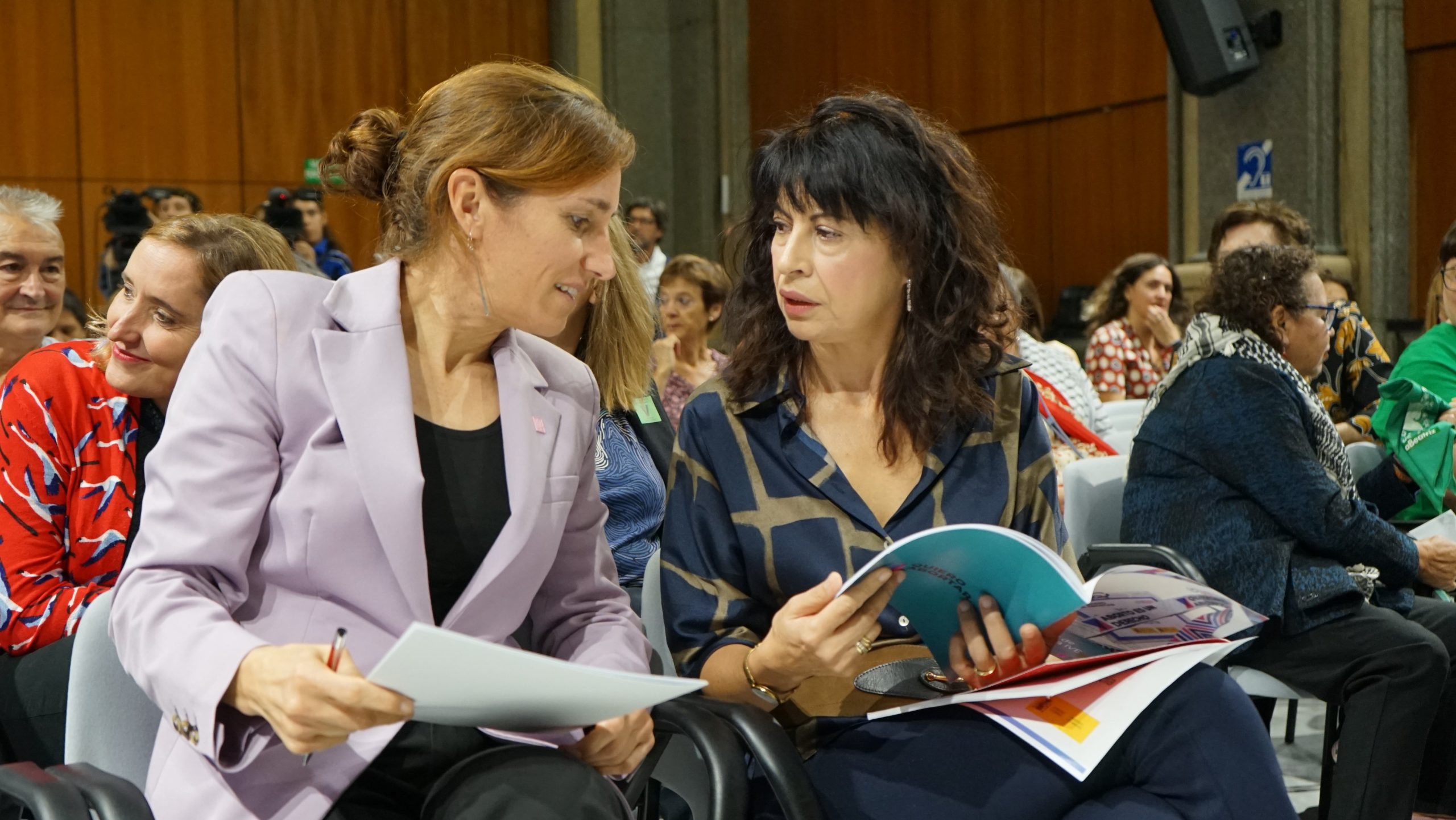 Las ministras Mónica García y Ana Redondo en el acto de los 40 años de la Ley del Aborto | Foto: Ministerio de Igualdad Las ministras Mónica García y Ana Redondo en el acto de los 40 años de la Ley del Aborto | Foto: Ministerio de Igualdad