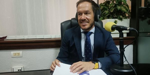 Mariano Hernández Zapata en los estudios de El Espejo Canario