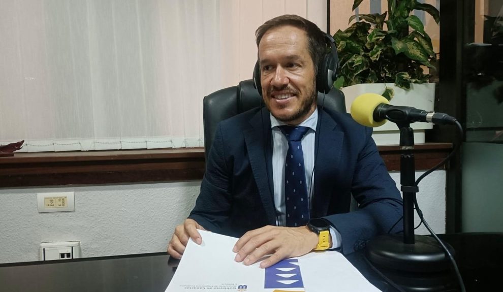 Mariano Hernández Zapata en los estudios de El Espejo Canario