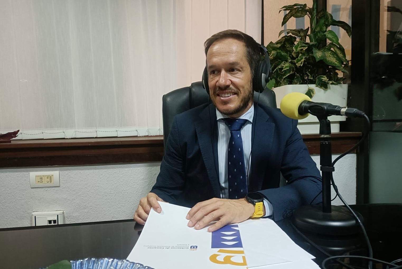 Mariano Hernández Zapata en los estudios de El Espejo Canario Mariano Hernández Zapata en los estudios de El Espejo Canario
