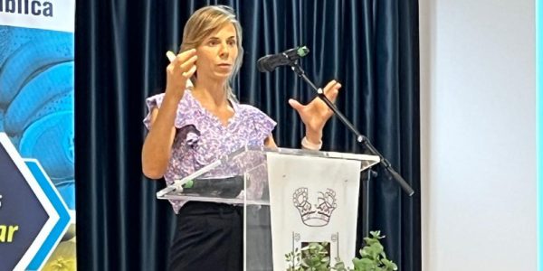 Taller práctico “Detectives de etiquetas”, impartido por Alicia González de Eusebio, pediatra | Foto: Gobierno de Canarias