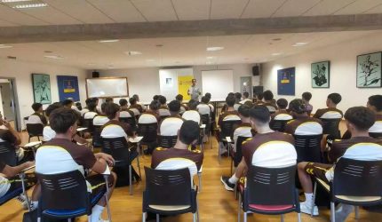 El Defensor del Menor del club, Paquito Ortiz, durante la sesión informativa | Foto: UD Las Palmas