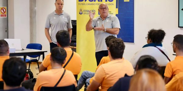 Momento de la charla sobre el proyecto DiSAFIO en el marco de la Garantía Juvenil del Cabildo 2024/2025 | Foto: UD Las Palmas