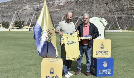 Entrega del materia | Foto: UD Las Palmas