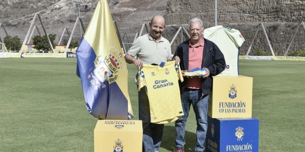 Entrega del materia | Foto: UD Las Palmas