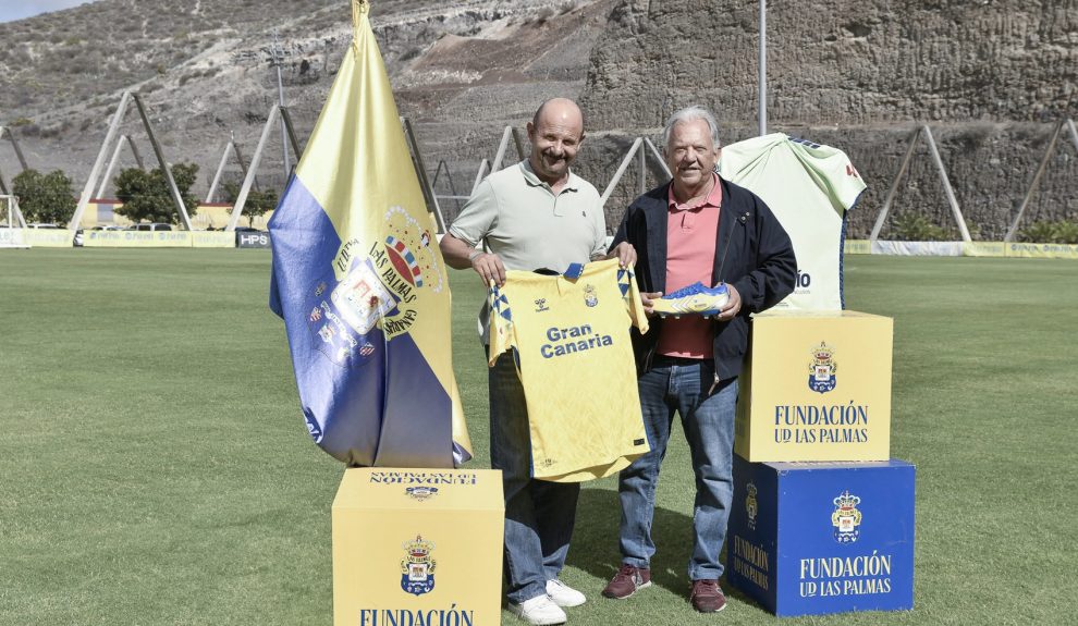 Entrega del materia | Foto: UD Las Palmas