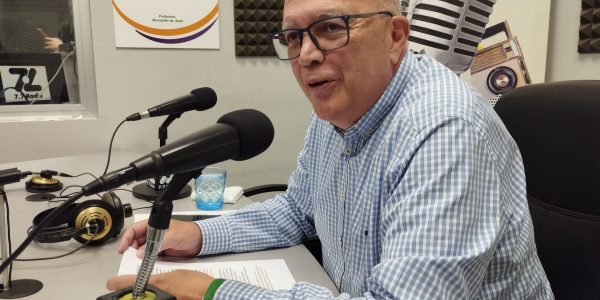 Bernardino Santana en los estudios de El Espejo Canario