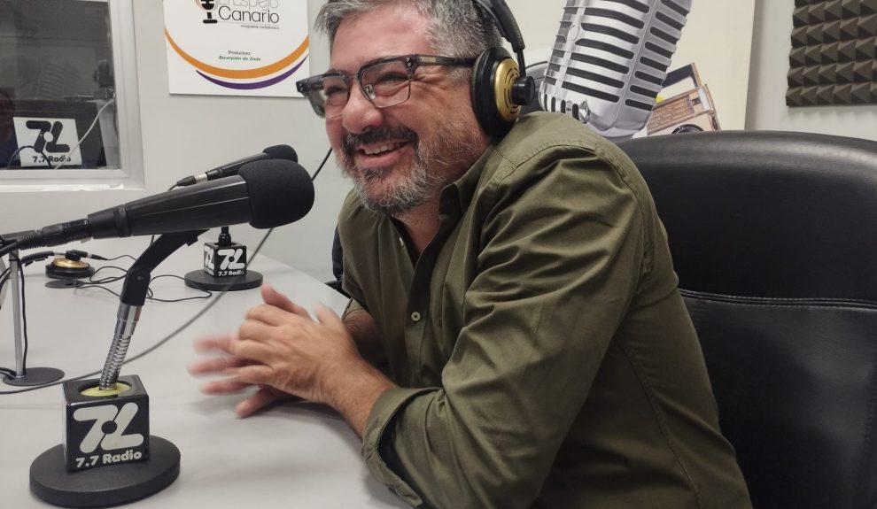 Pedro «Piti» Sánchez en los estudios de El Espejo en Canarias