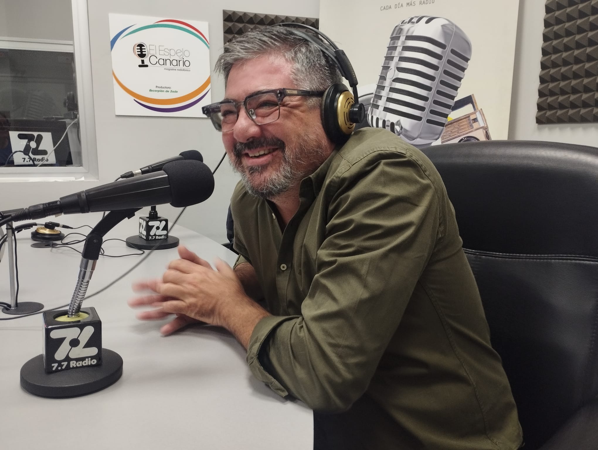Pedro «Piti» Sánchez en los estudios de El Espejo en Canarias