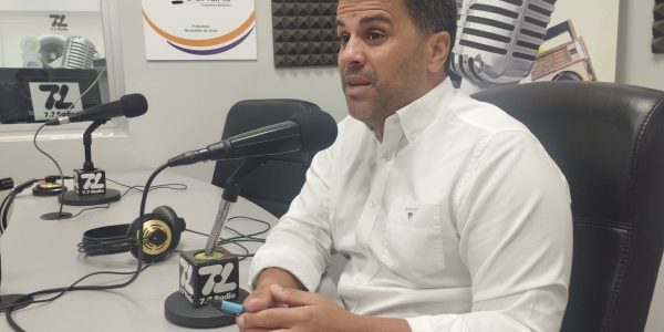Samuel Henríquez en los estudios de El Espejo Canario