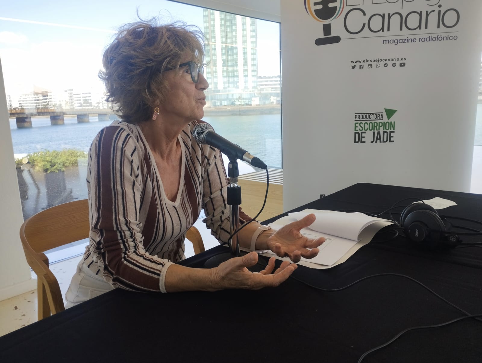 María José Alcántara en el set de El Espejo Canario en el Islote de Fermina