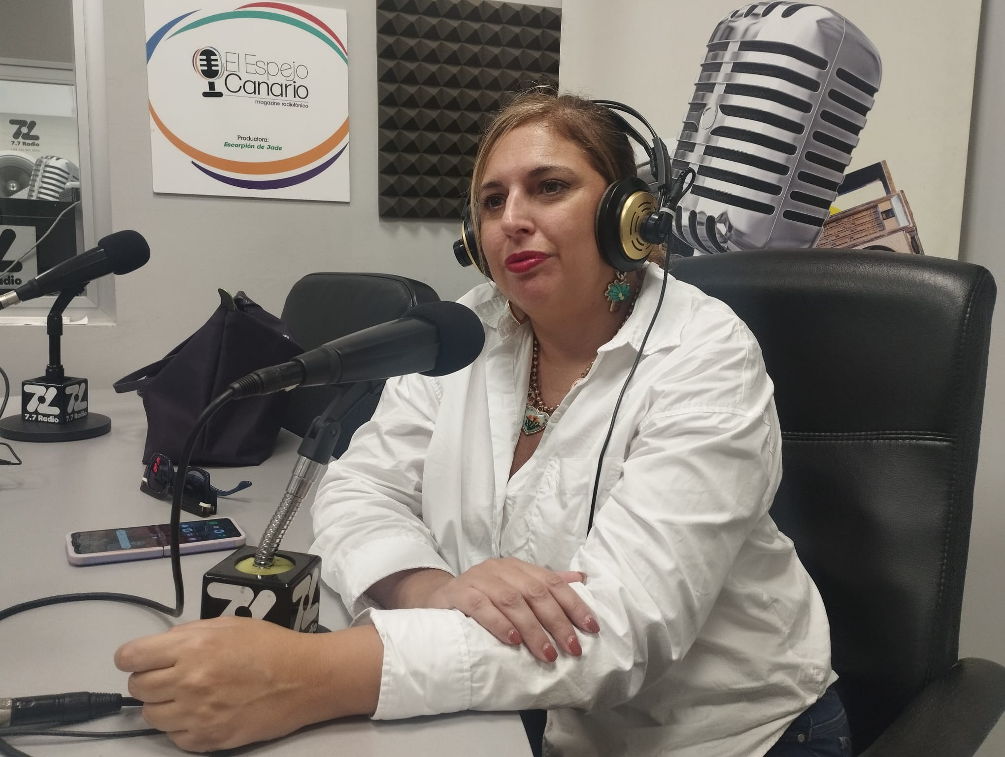 isabel Mena en los estudios de El Espejo Canario
