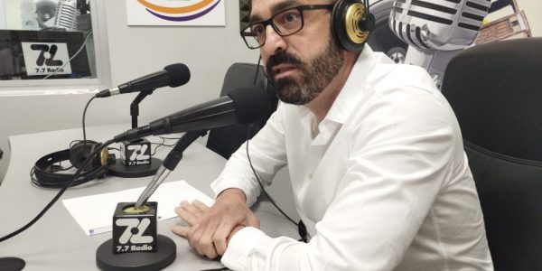 Javier Valentín en los estudios de El Espejo Canario