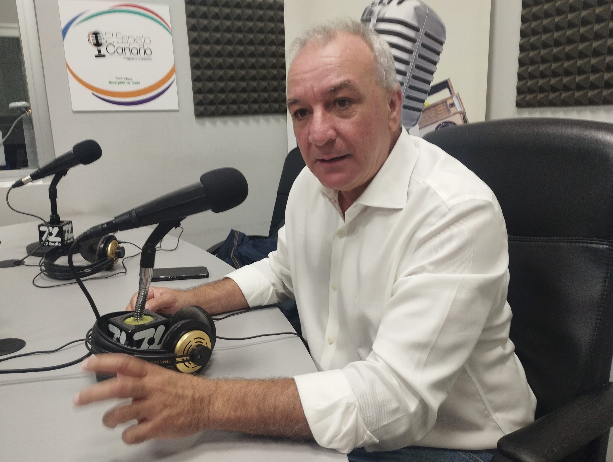 Luis Campos en los estudios de El Espejo Canario