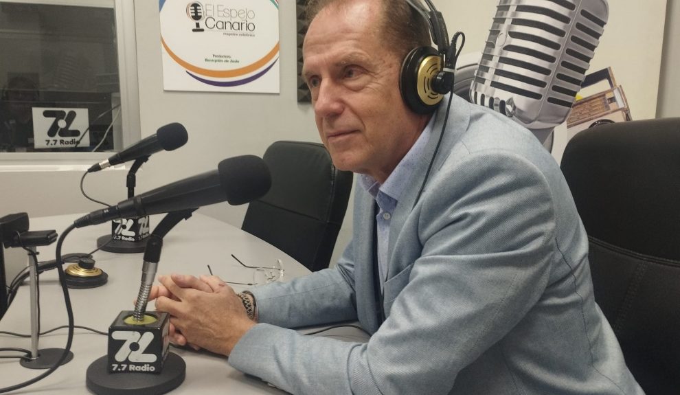 José Manuel Sanabria en los estudios de El Espejo Canario
