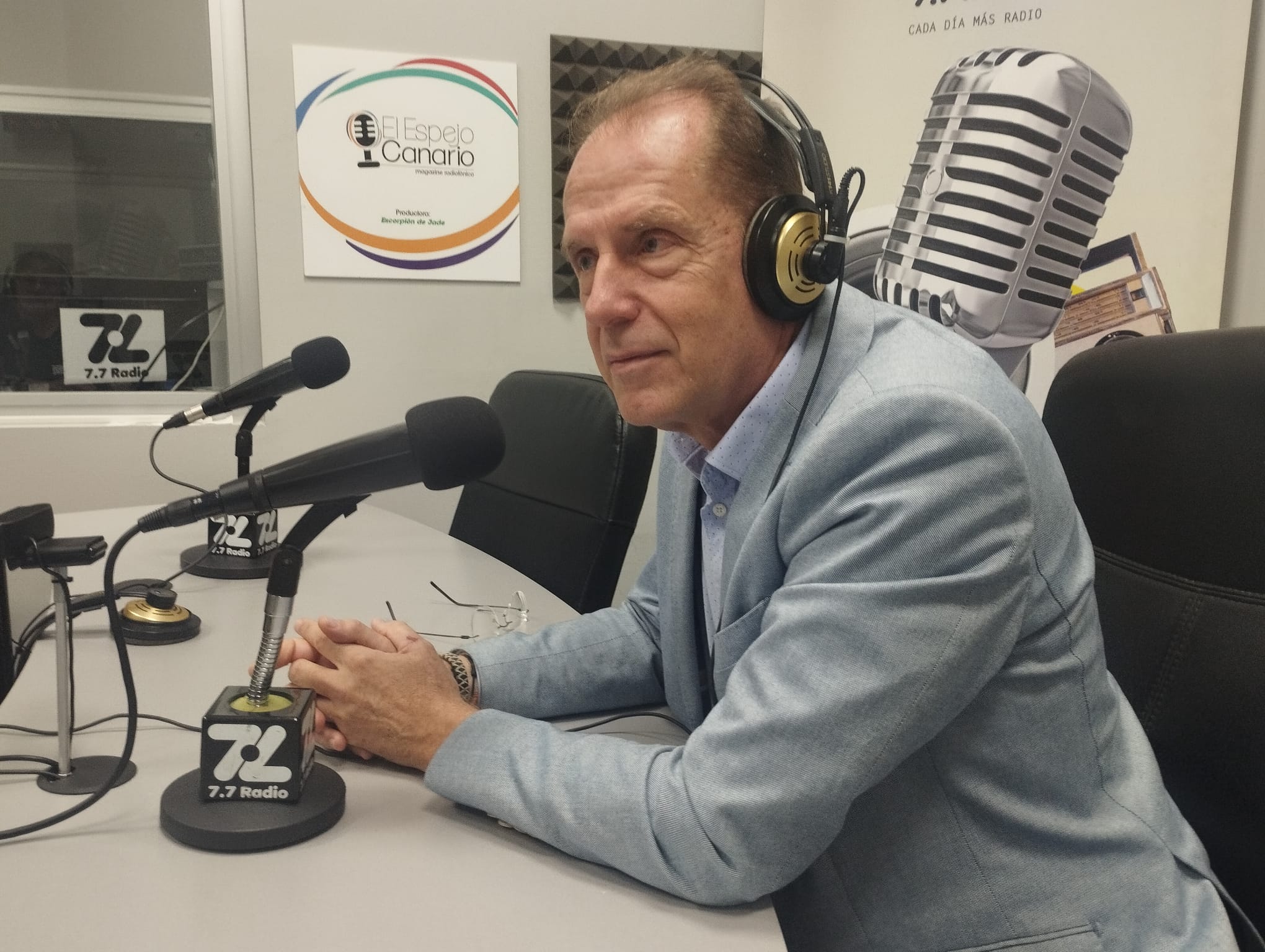 José Manuel Sanabria en los estudios de El Espejo Canario