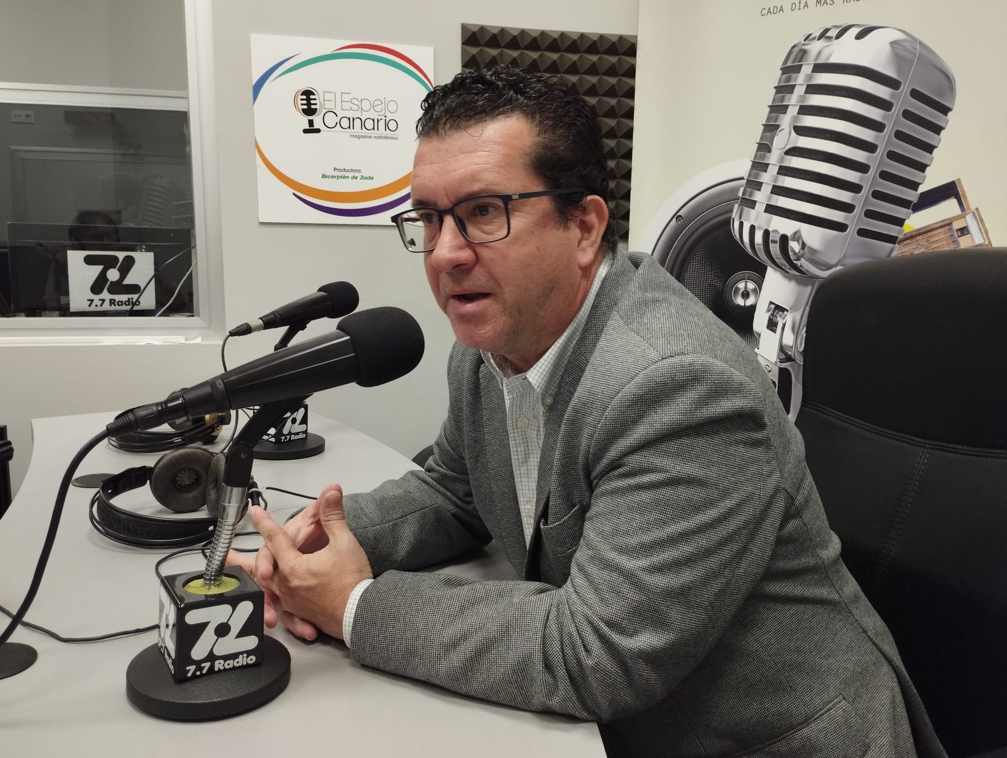 Juan Jesús Facundo en los estudios de El Espejo Canario