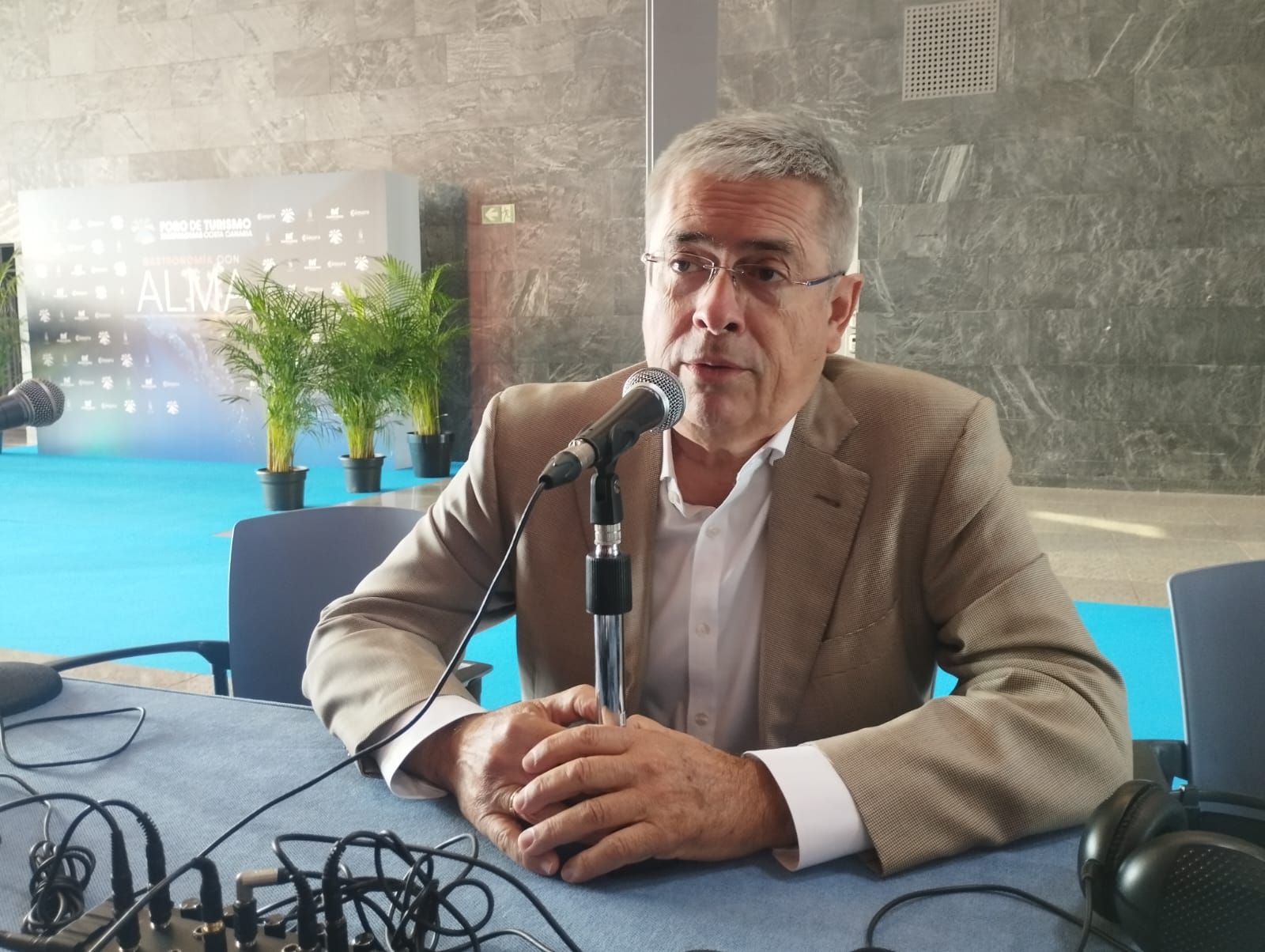 Marco Aurelio Pérez en el set de El Espejo Canario en Expo Meloneras