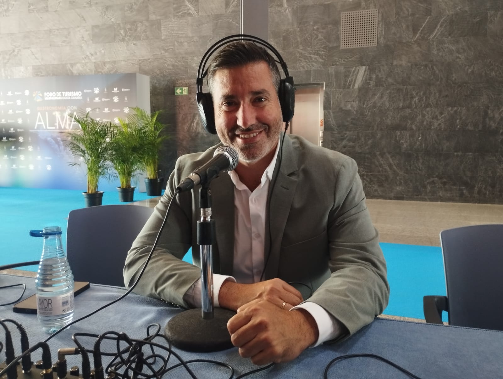 Alejandro Marichal en el set de El Espejo Canario en Expo Meloneras