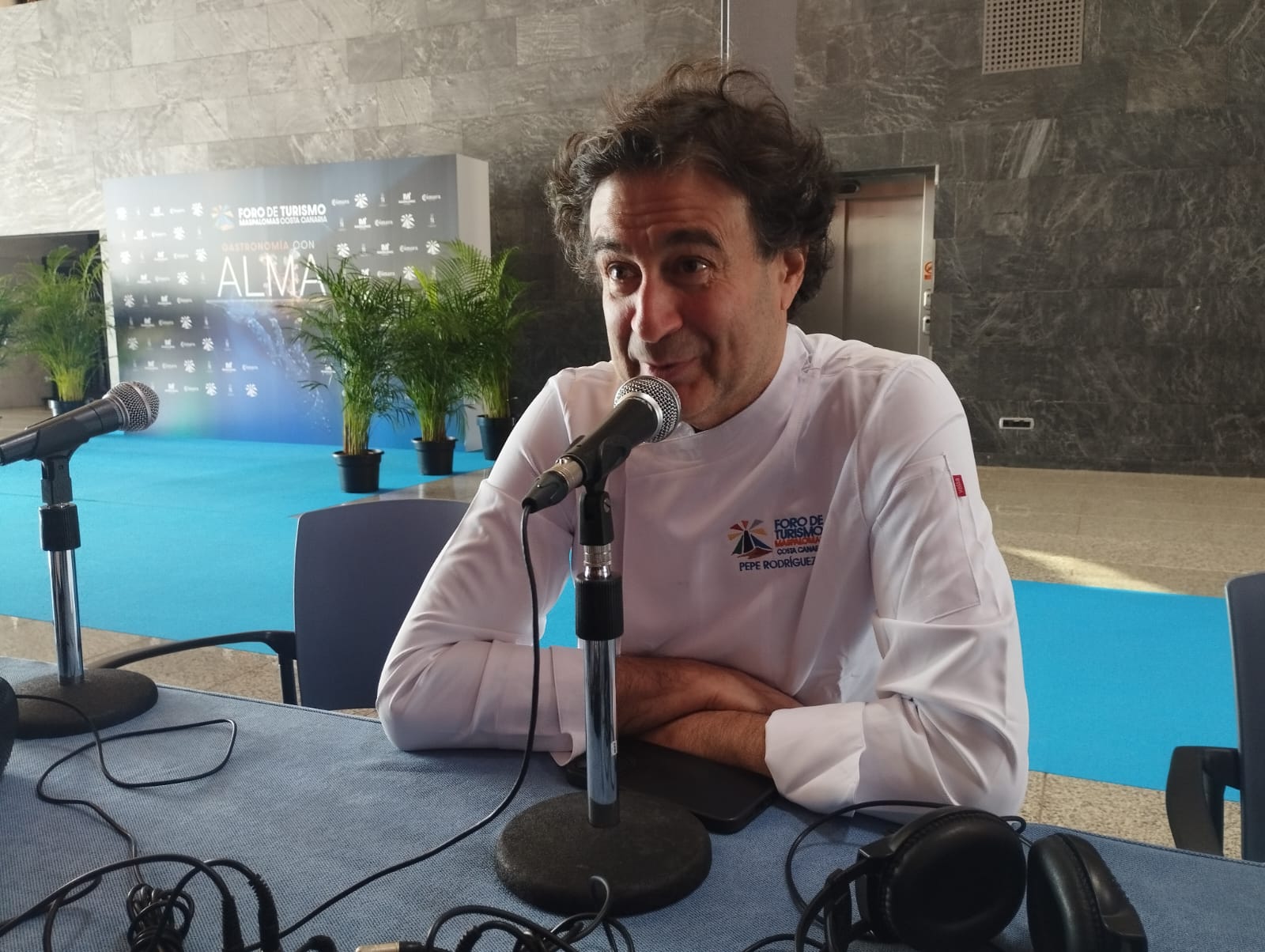 Pepe Rodríguez en el set de El Espejo Canario en Expo Meloneras