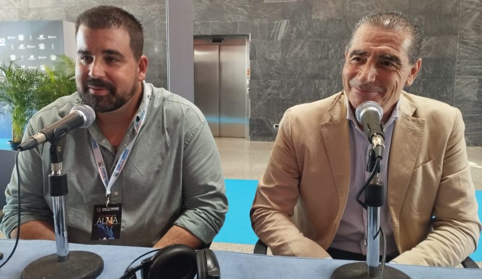 José Luis Espino e Ignacio Bernaldo de Quirós en el set de El Espejo Canario en Expo Meloneras