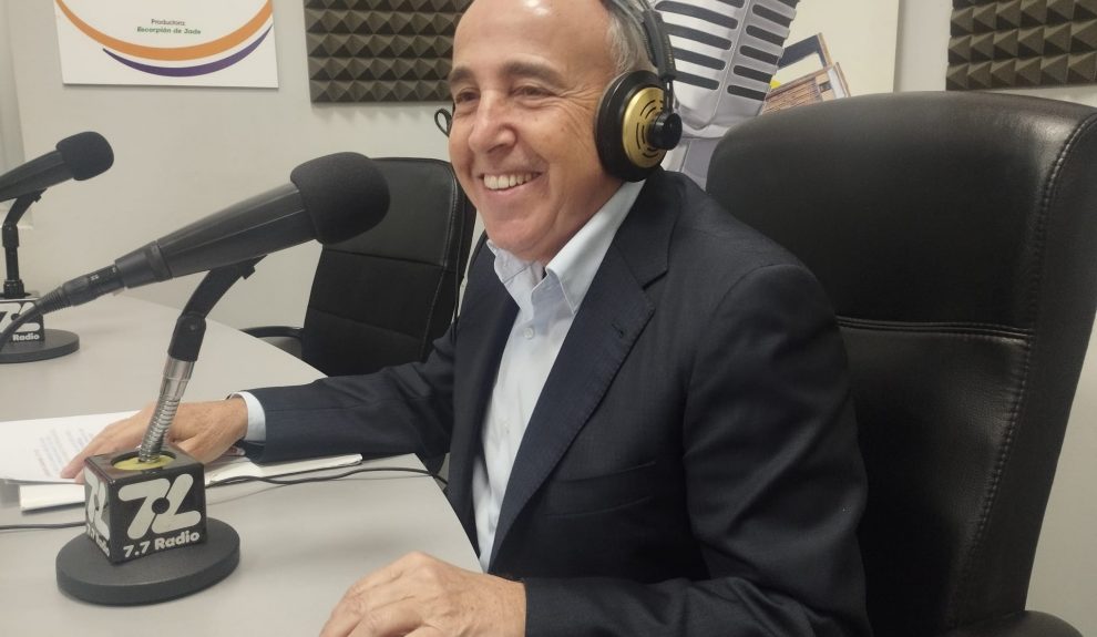Manuel Padrón en los estudios de El Espejo Canario