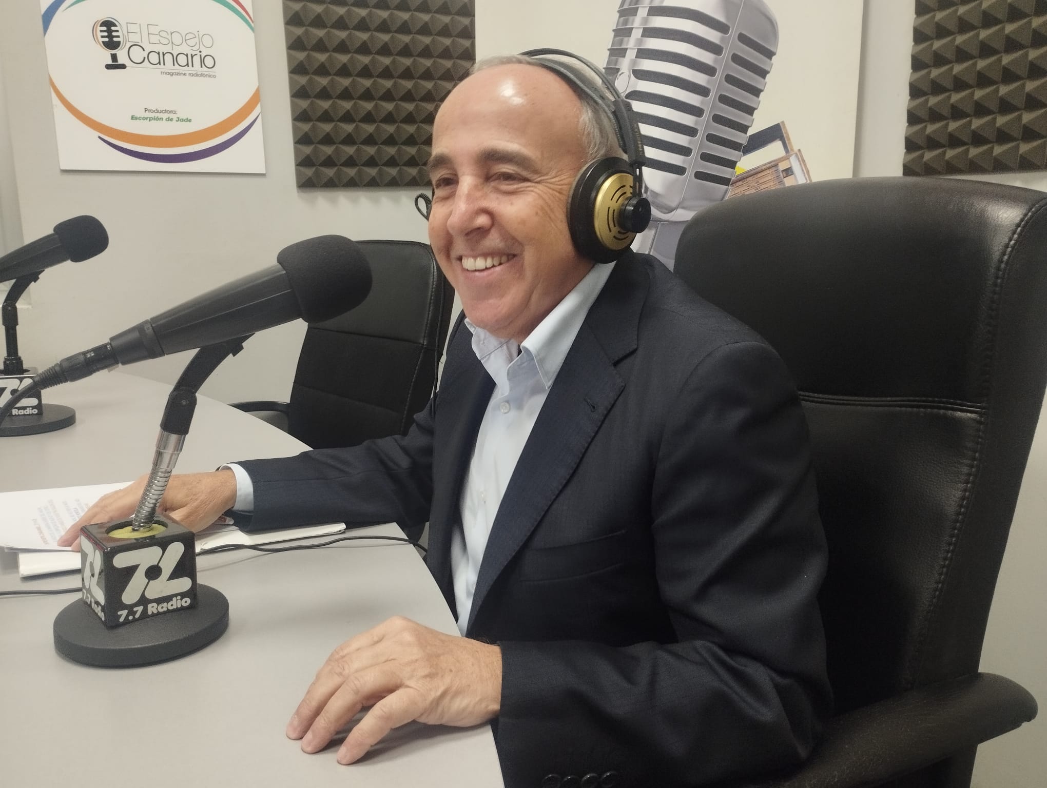 Manuel Padrón en los estudios de El Espejo Canario