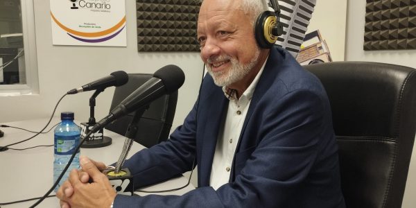 Javier Puga en los estudios de El Espejo Canario