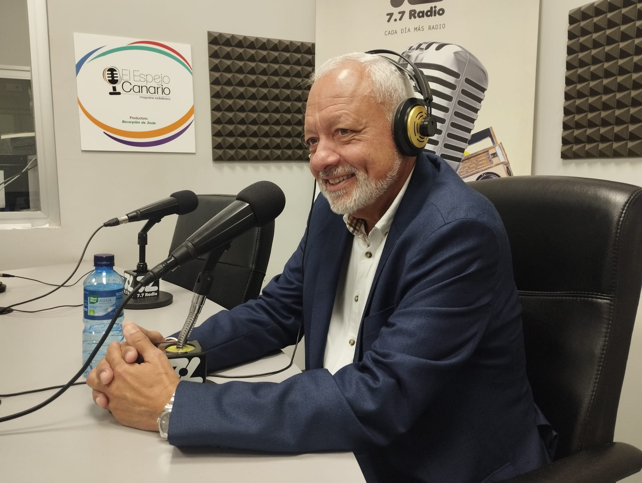Javier Puga en los estudios de El Espejo Canario