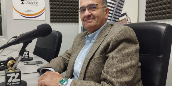 José Manuel Acosta en los estudios de El Espejo Canario