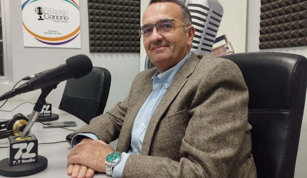 José Manuel Acosta en los estudios de El Espejo Canario
