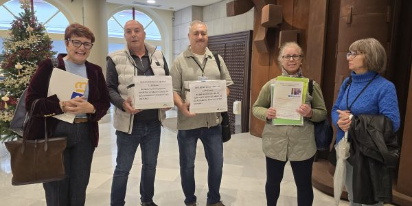 Entrega de las firmas | Foto: Asamblea 7 Islas