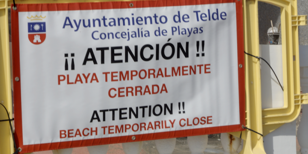 Cartel del cierre de las playas de Telde | Foto: UnayMedio