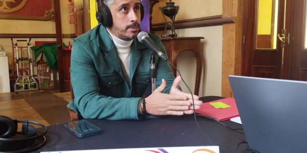 Luis Yeray Gutiérrez en el set de El Espejo Canario en el Teatro Leal de La Laguna