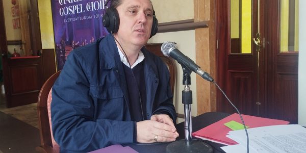 Adolfo Cordobés en el set de El Espejo Canario en el Teatro Leal de La Laguna