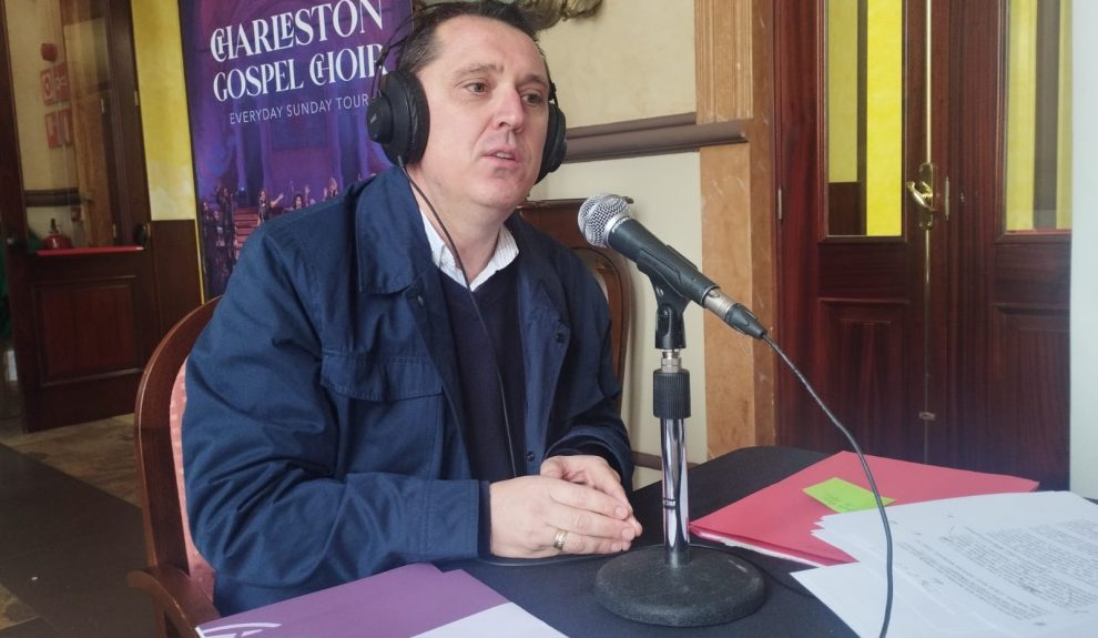 Adolfo Cordobés en el set de El Espejo Canario en el Teatro Leal de La Laguna