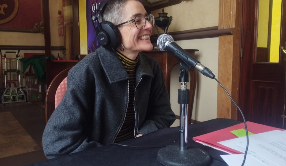Elisa Falcón en el set de El Espejo Canario en el Teatro Leal de La Laguna
