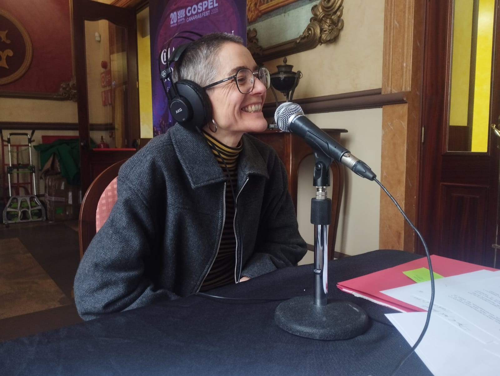 Elisa Falcón en el set de El Espejo Canario en el Teatro Leal de La Laguna